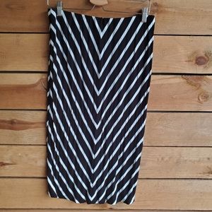 ⚠️⚠️ Black and white Chevron skirt